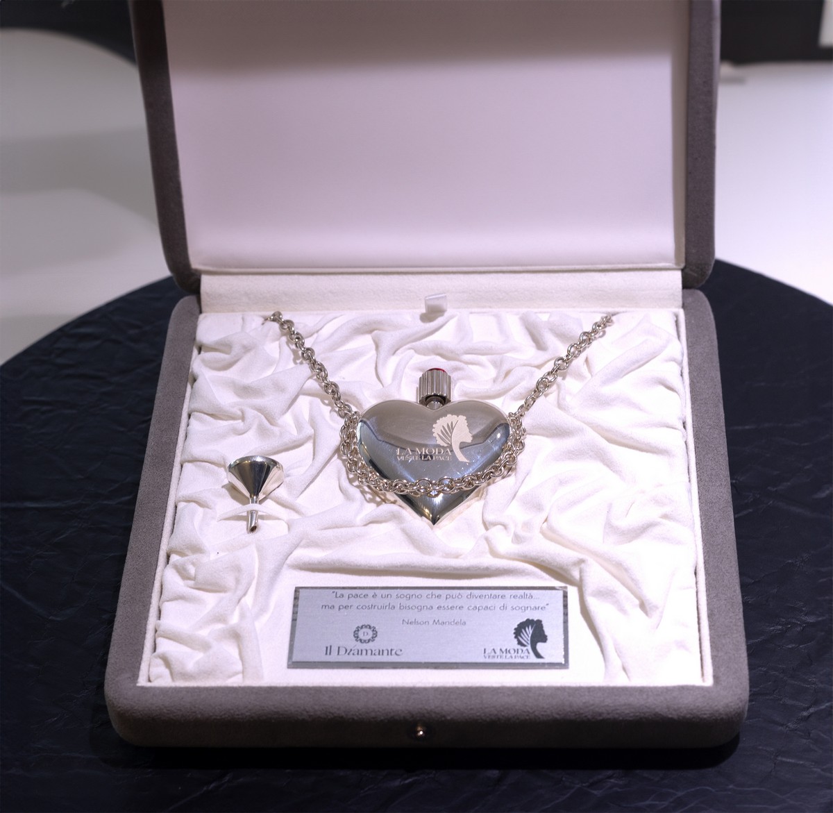 Porta Acqua Santa realizzato a Valenza dai fondatori de Il Diamante, e donato a Papa Francesco.