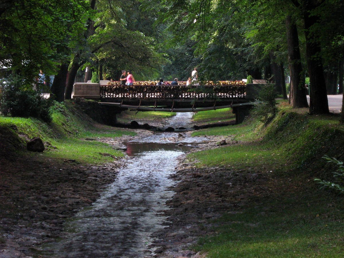 l “Ponte dell’amore”, o “Most Ljubavi”, a Vrnjačka Banja, in Serbia