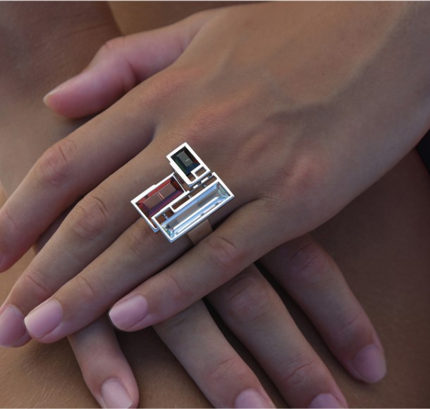 Anello della collezione “Geometries” di Qitteri Paris