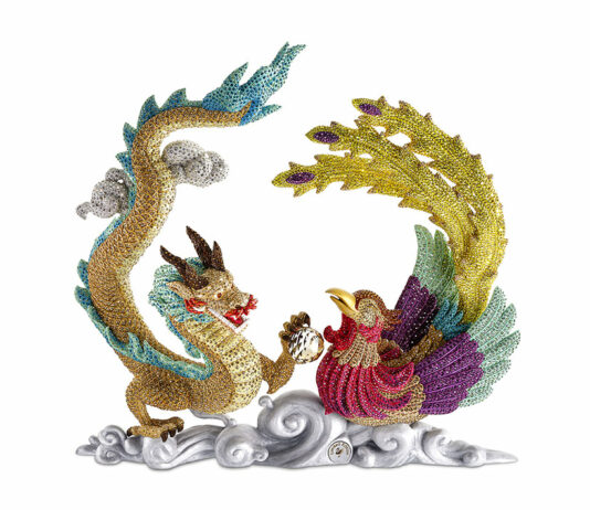 Iconic Swan, Dragon & Phoenix: Swarovski rivela una collezione magica per l’anno del drago Dragon & Phoenix Myriad con 30.500 cristalli