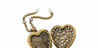 Amore e fortuna racchiusi in un cuore di diamanti: il pendente vittoriano è il gioiello di marzo di Hancocks London Particolare del ciondolo di epoca vittoriana a forma di cuore, che ospita un quadrifoglio portafortuna