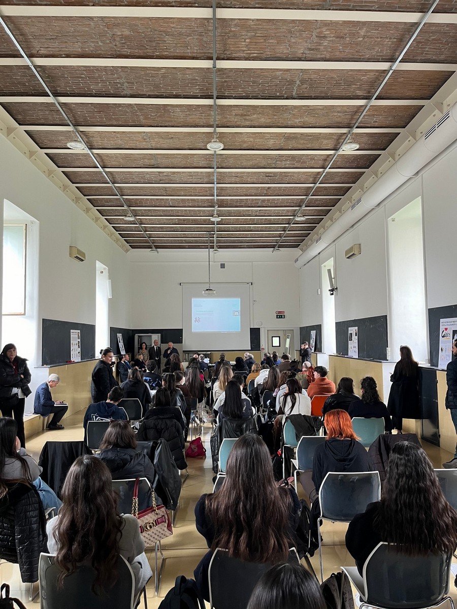 l’evento ha visto la partecipazione di numerosi studenti, professori e professionisti del settore, legati alla rivista.