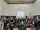 Alkimiya. Il numero 2 del Magazine celebra il gioiello come concept in progress tra Università del design, innovazione artigianale e nuovi poli produttivi Foto di gruppo di tutti i partecipanti all’evento: studenti, professori e professionisti del settore legati alla rivista alkimiya