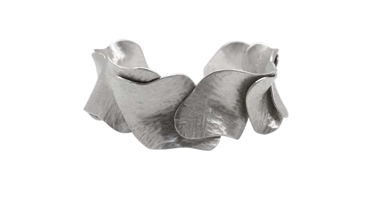 Bracciale “Lobe” di Margaux Cormier in argento sterling