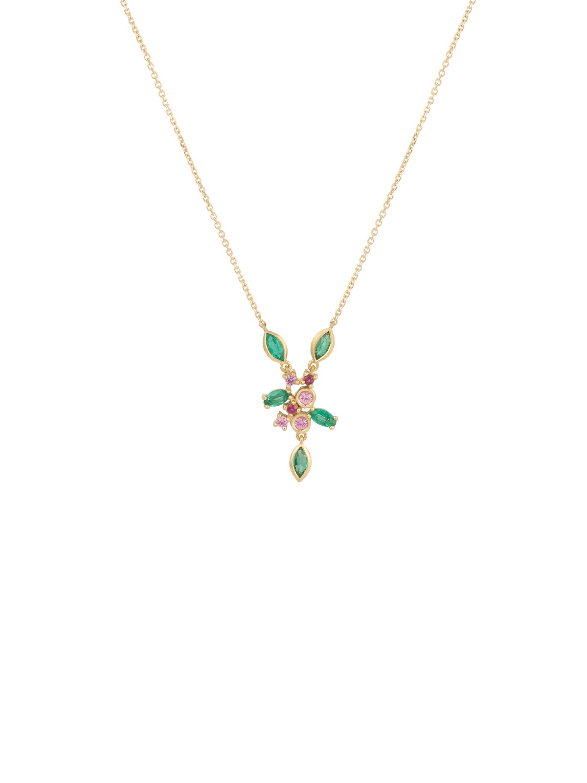 La collana “Camélia 1 Rose" di Sophie D’Agon, in oro giallo 18kt con smeraldi, zaffiri rosa e rubini.