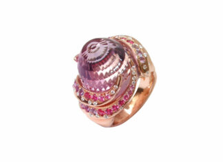 “Floral Hybrid”: un viaggio nella fantasia insieme ai gioielli francesi proposti da Francéclat Anello Nausicaa di Mathon, in oro rosa 18kt con diamanti, ametiste e zaffiri multicolor