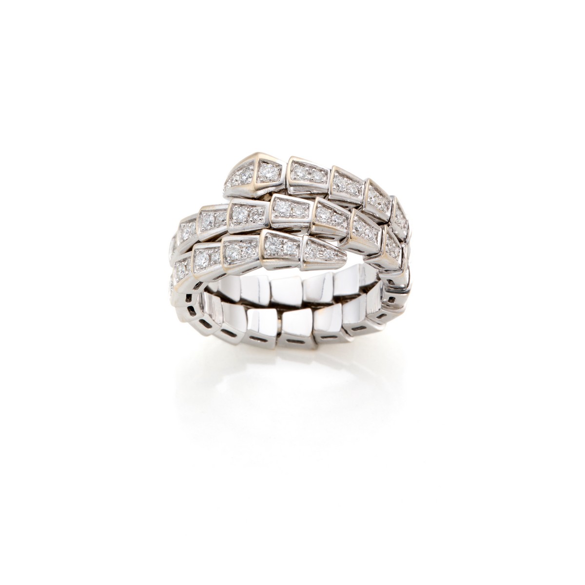 Anello Bulgari in oro bianco con diamanti