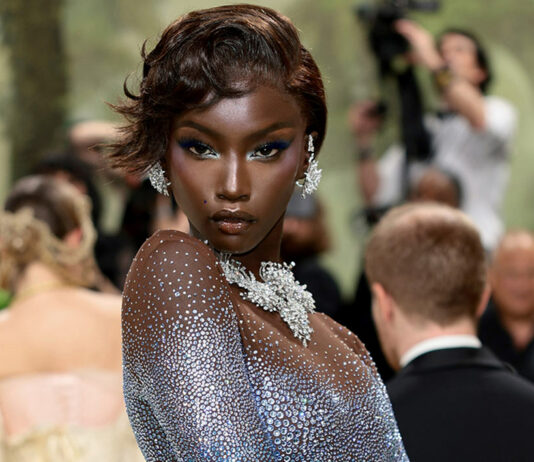 Il giardino del tempo al Met Gala 2024: i primi abiti couture di Swarovski tempestati di cristalli Anok Yai al Met Gala 2024 in Haute Couture Swarovski