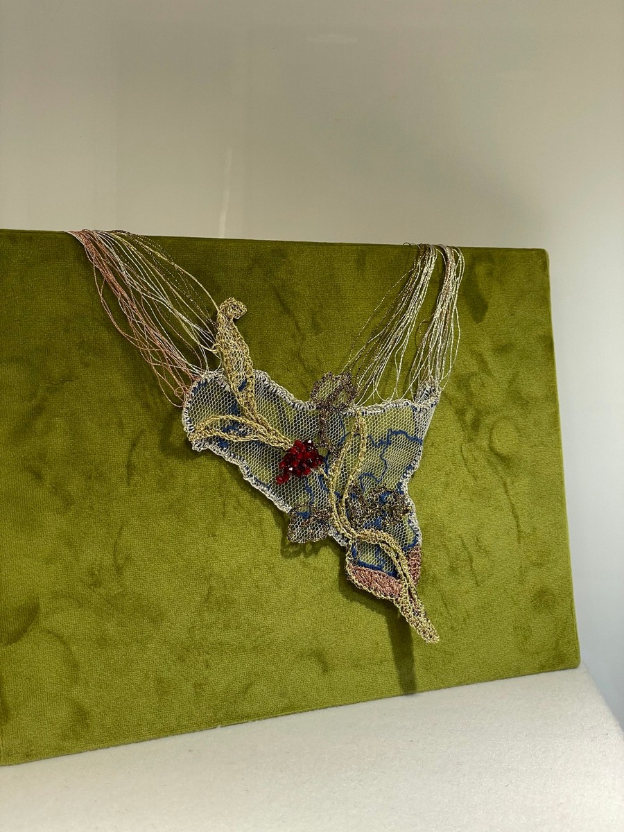 Gioiello “Tessere Tralci” di Rosella Catalano.