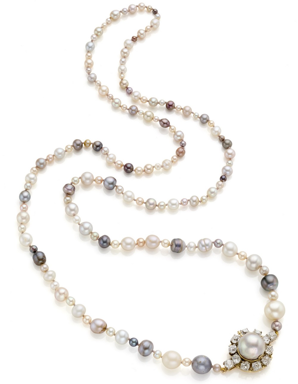 Collana di perle naturali di vari colori e dimensioni con chiusura in oro giallo, oro bianco e diamanti old mine (circa 4,20 carati complessivi)