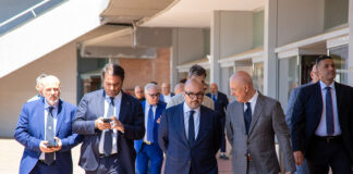 Il Ministro della Cultura Sangiuliano nei luoghi della manifattura orafa campana: in visita al centro Oromare La visita del Ministro della Cultura Gennaro Sangiuliano al Centro Orafo Oromare