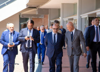 Il Ministro della Cultura Sangiuliano nei luoghi della manifattura orafa campana: in visita al centro Oromare La visita del Ministro della Cultura Gennaro Sangiuliano al Centro Orafo Oromare