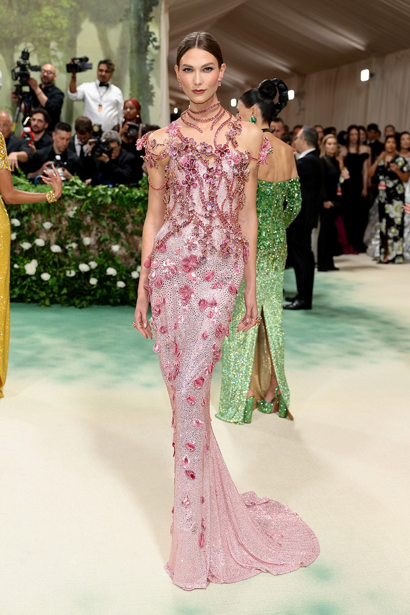 Karlie Kloss al Met Gala 2024 in Haute Couture Swarovski