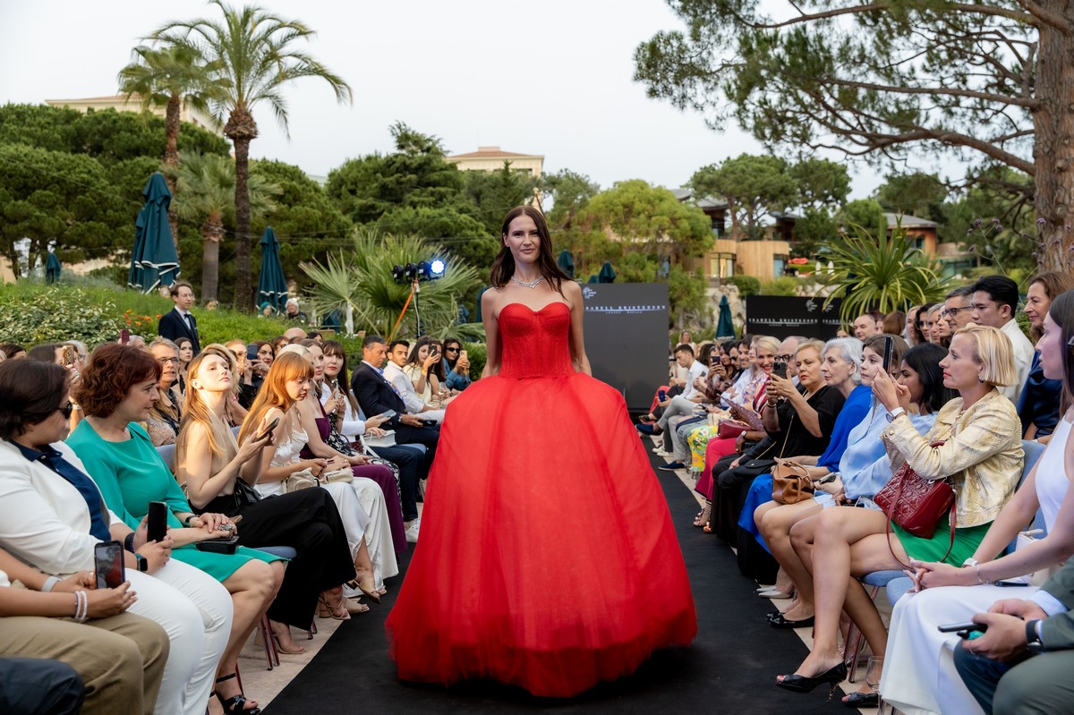 Collana di Gilin indossata durante la sfilata