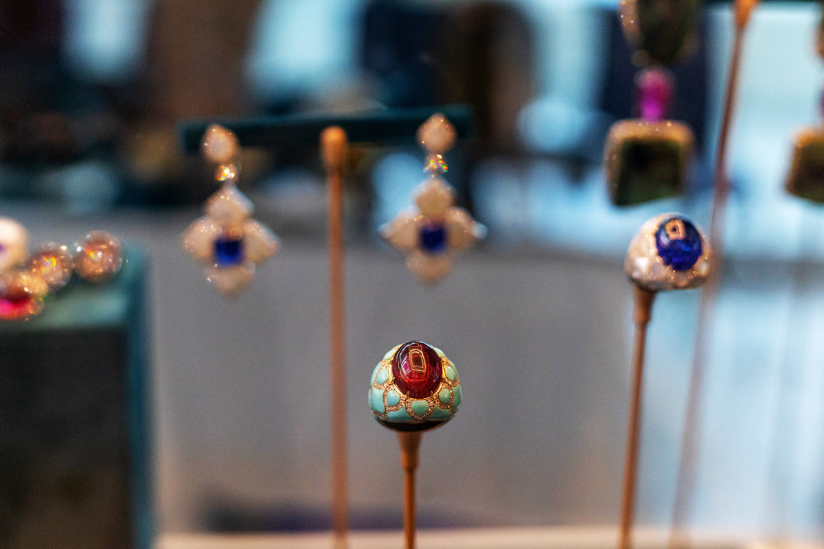 Collezione dei gioielli esposti dal brand Maison J’Or
