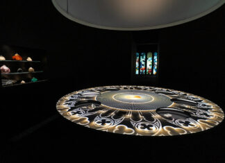 Viaggio nella storia di Buccellati: la mostra immersiva a Venezia tra le iconiche farfalle Sala “The Buccellati Generations”