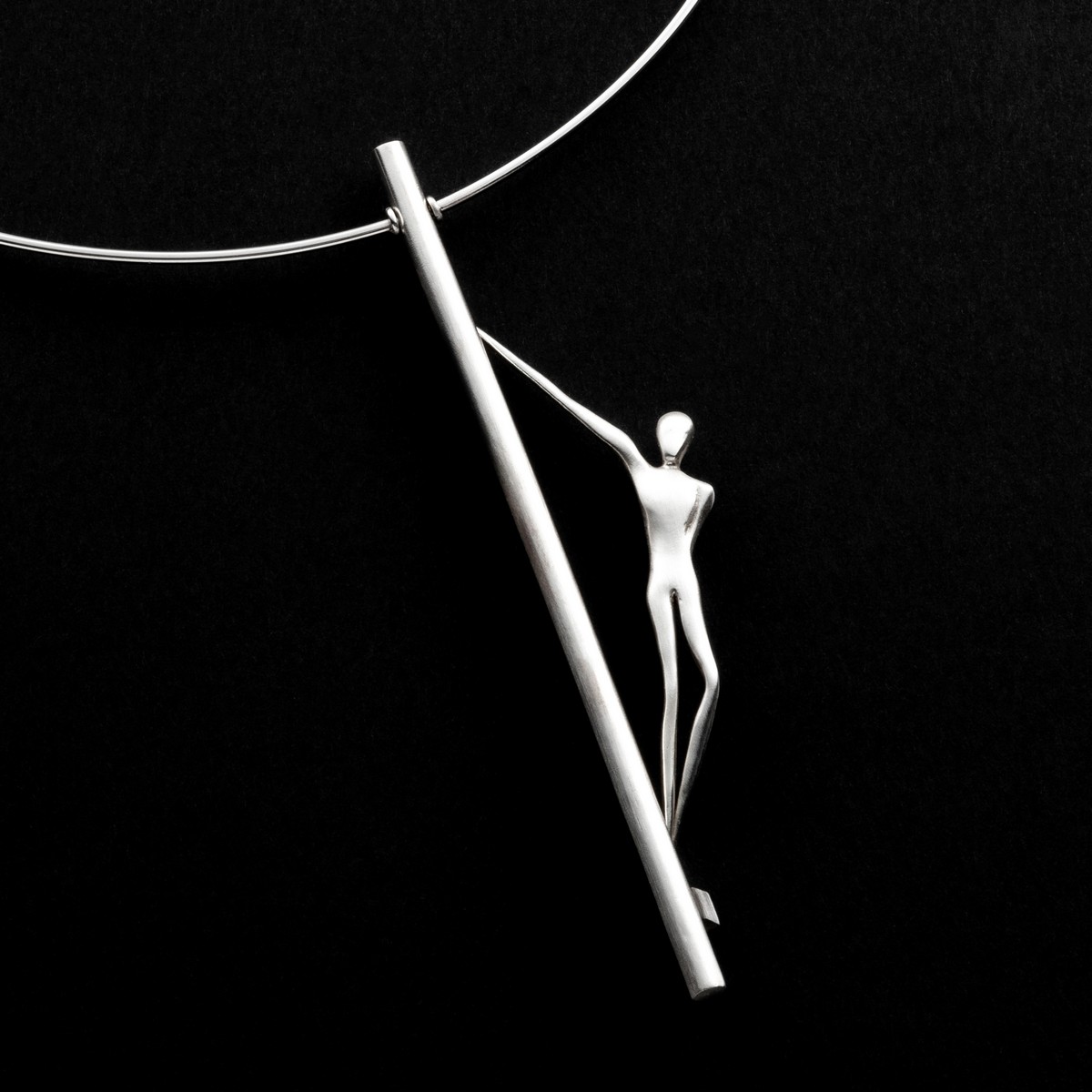 Collana “Last night a DJ saved my life” di Alex Pinna, in argento