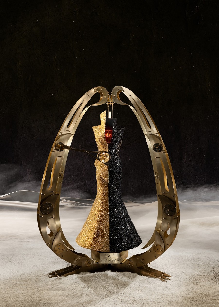 “Equilibrium of Powers”, l’abito gioiello esposto alla mostra
