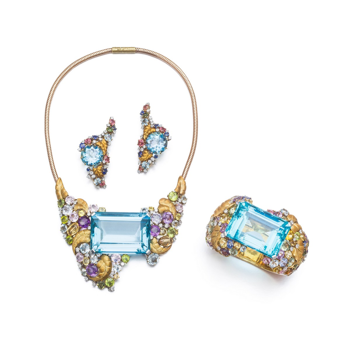 Un set composto da una collana, orecchini e un braccialetto con acquamarina, zaffiro e diamanti, stimato tra i 60.000 ed i 70.000 euro