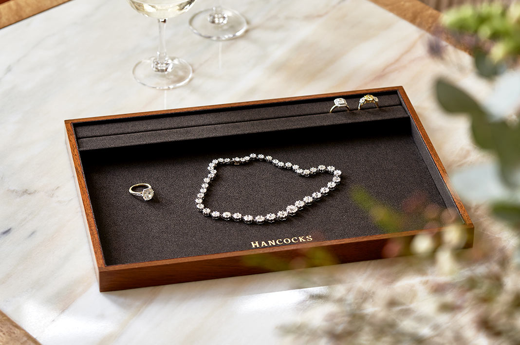 Hancocks-London-2024-HOME Collana di diamanti in esposizione alla nuova sede Hancocks