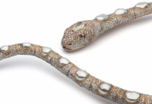 Parte la fiera di Hong Kong (JWG). Alla perla, la regina delle gemme, è dedicata l’esibizione “Orient Odyssey” La collana “Serpente”, con perle, realizzato da Autore e vincitrice di un award