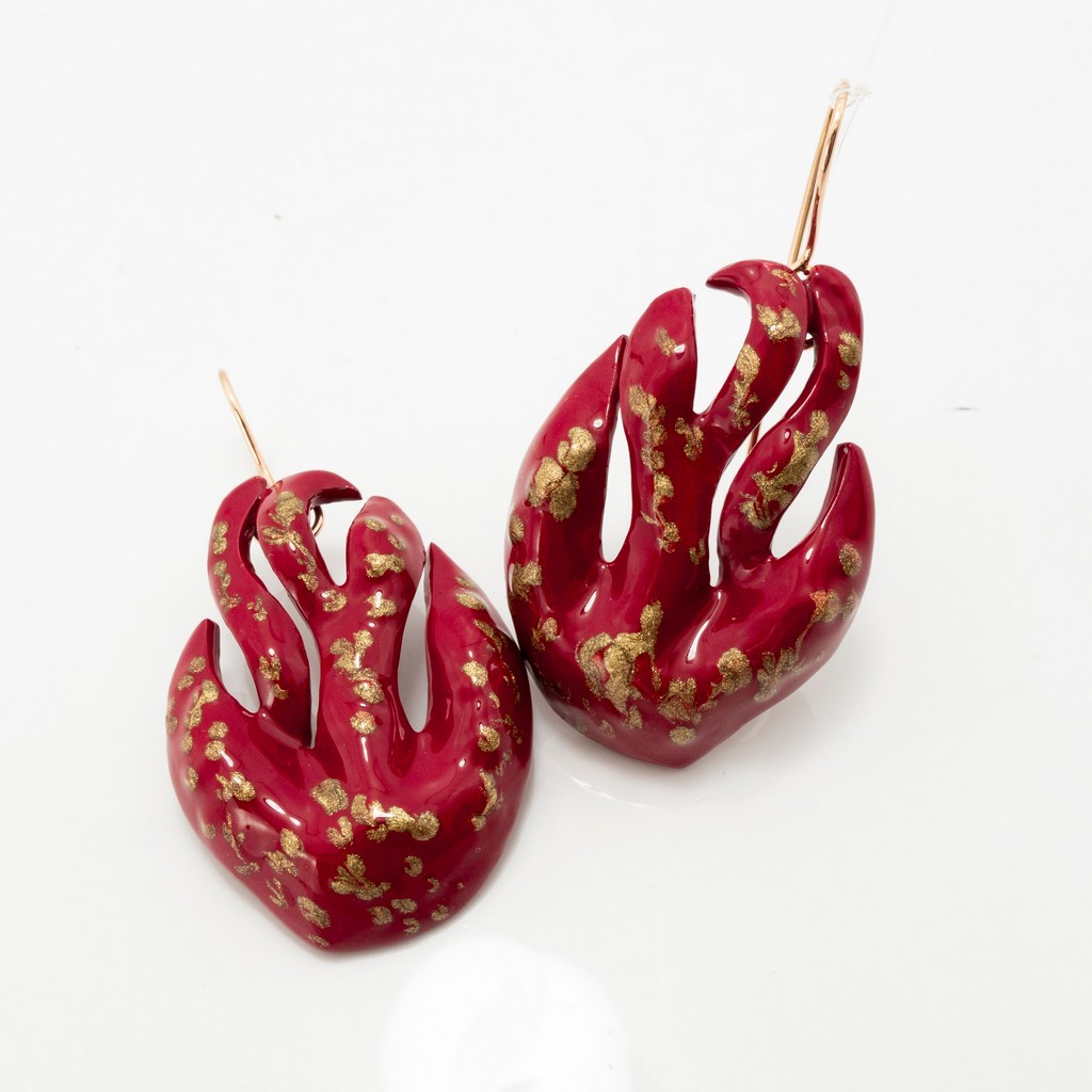 Orecchini “flames” di Elizabeth Aro.
