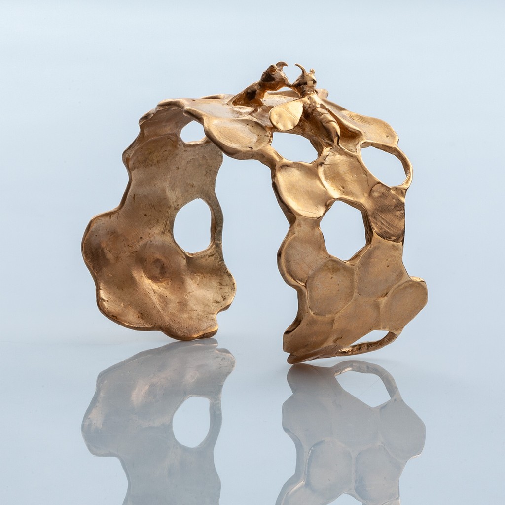 Bracciale “Nutrice” di Jessica Carroll.