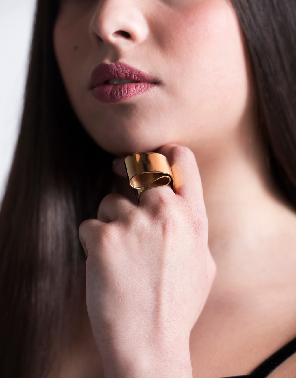 Anello dorato di Alba Rosa Mancini.