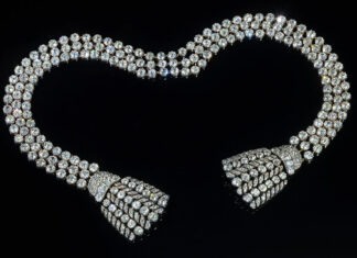 Venduta a quasi 5 milioni di euro una storica collana del ‘700, testimone di ben due incoronazioni britanniche, in una vibrante asta Sotheby’s Gioiello del ‘700 con diamanti