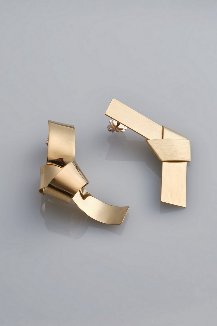 Orecchini “A Nodo Mio” (2024), realizzati in oro 24k