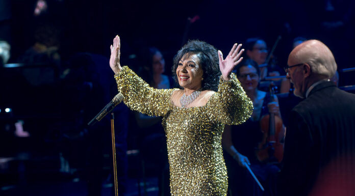 Record e grandi marchi: la Top Ten dei gioielli battuti all’asta Sotheby’s di Parigi dedicata alla collezione di Shirley Bassey Dame Shirley Bassey in concerto nel 2022