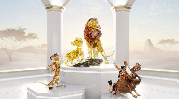 Mufasa, Simba, Timon e Pumbaa prendono vita nella nuova Home Collection Swarovski x Disney dedicata ai 30 anni de “Il Re Leone” Collezione “Il Re Leone”