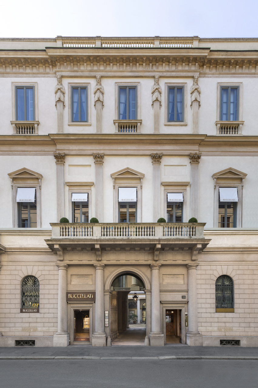 La facciata di Palazzo Gavazzi a Milano, sede di Buccellati