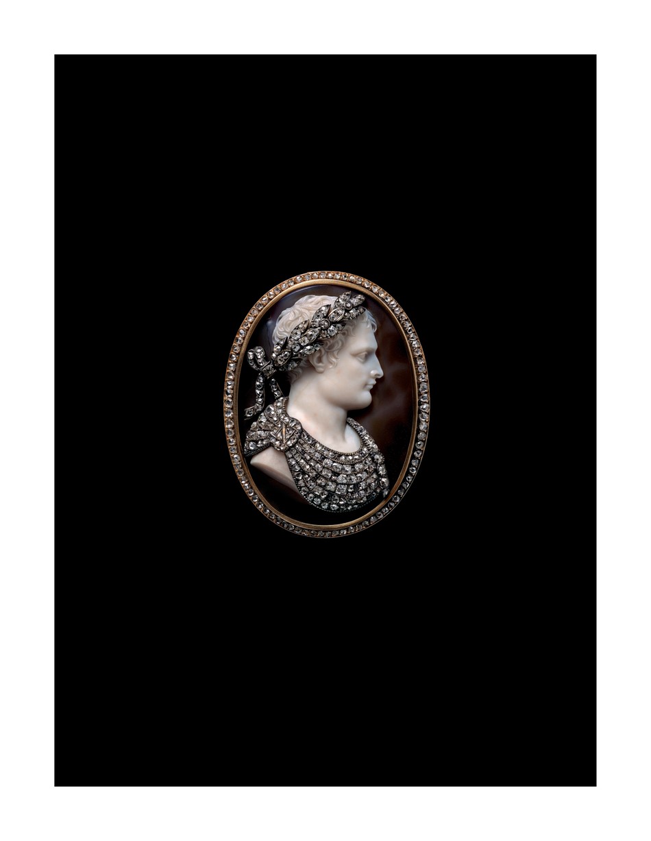 Spilla con cammeo del ritratto di Napoleone I (Nicola Morelli, inizio del XIX secolo), in oro, argento, diamanti, agata. Collezione privata © Albion Art Jewellery Institute