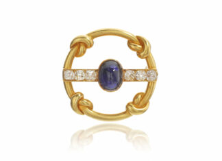 “Il Tesoro dello Zar”: quasi 3 milioni di euro nell’asta Sotheby’s dedicata alla collezione di Ferdinando I di Bulgaria Spilla Fabergè imperial di diamanti e zaffiro, 1909 circa