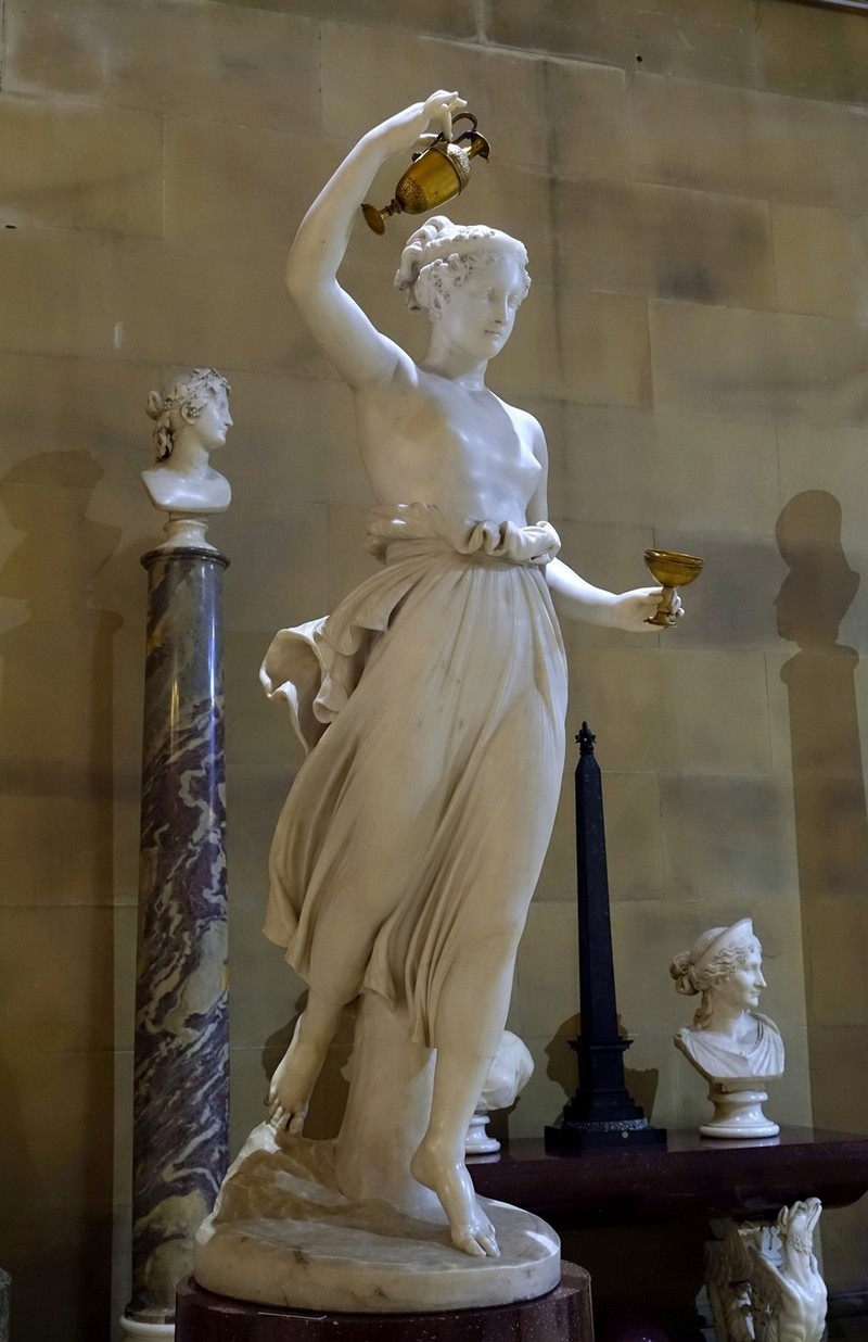 Scultura della dea Ebe di Antonio Canova, esposta nella Chatsworth House, in Inghilterra