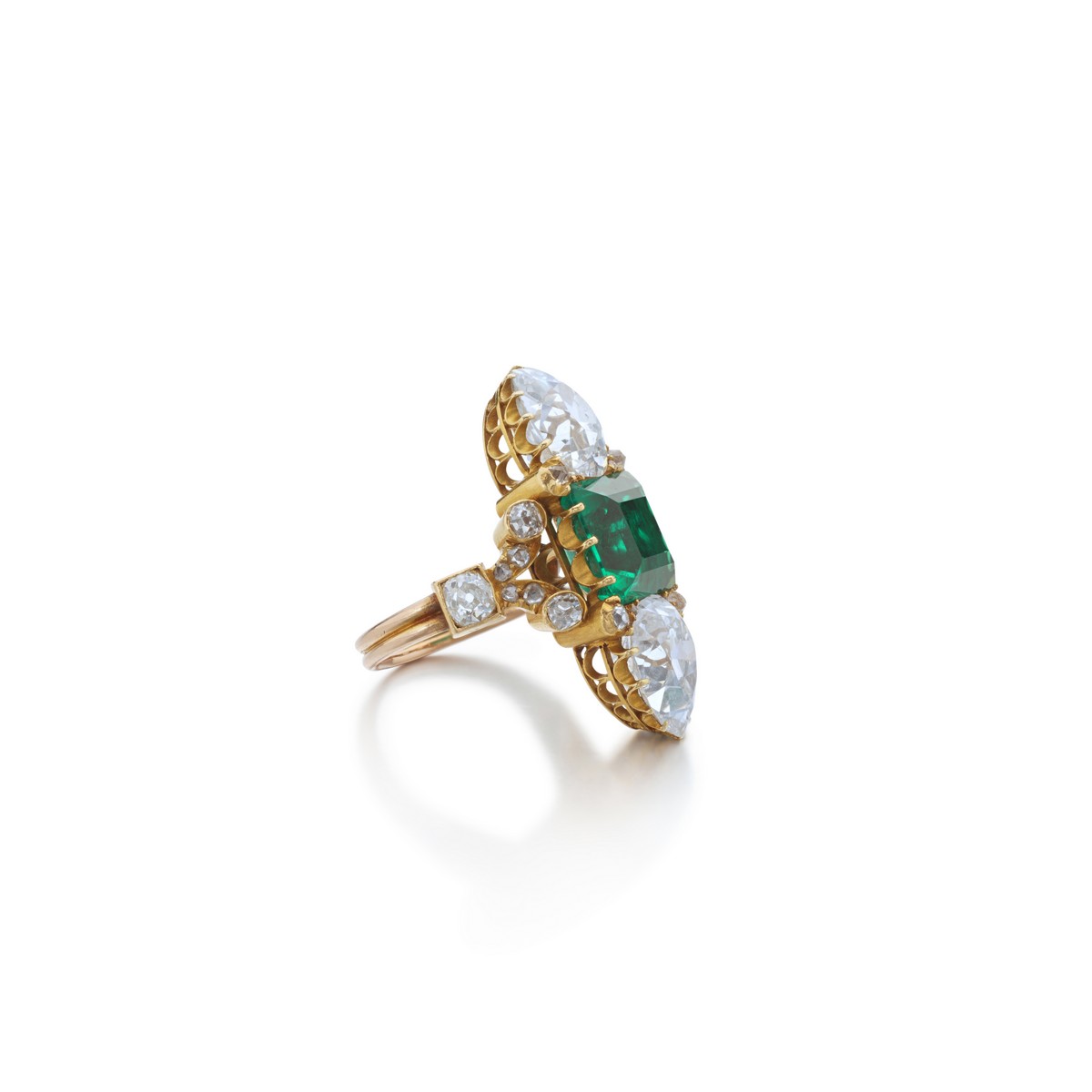 Anello di smeraldi e diamanti del 1890 circa
