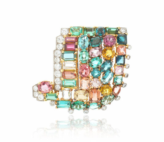 Storie di diamanti e gemme rare a Ginevra: i migliori gioielli dell’asta “Magnificent Jewels” 2024 di Sotheby’s Spilla Cartier con gemme e diamanti, 1936 circa