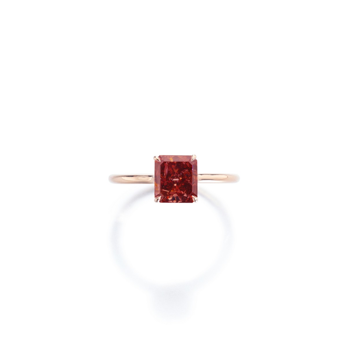 Anello con diamante rosso