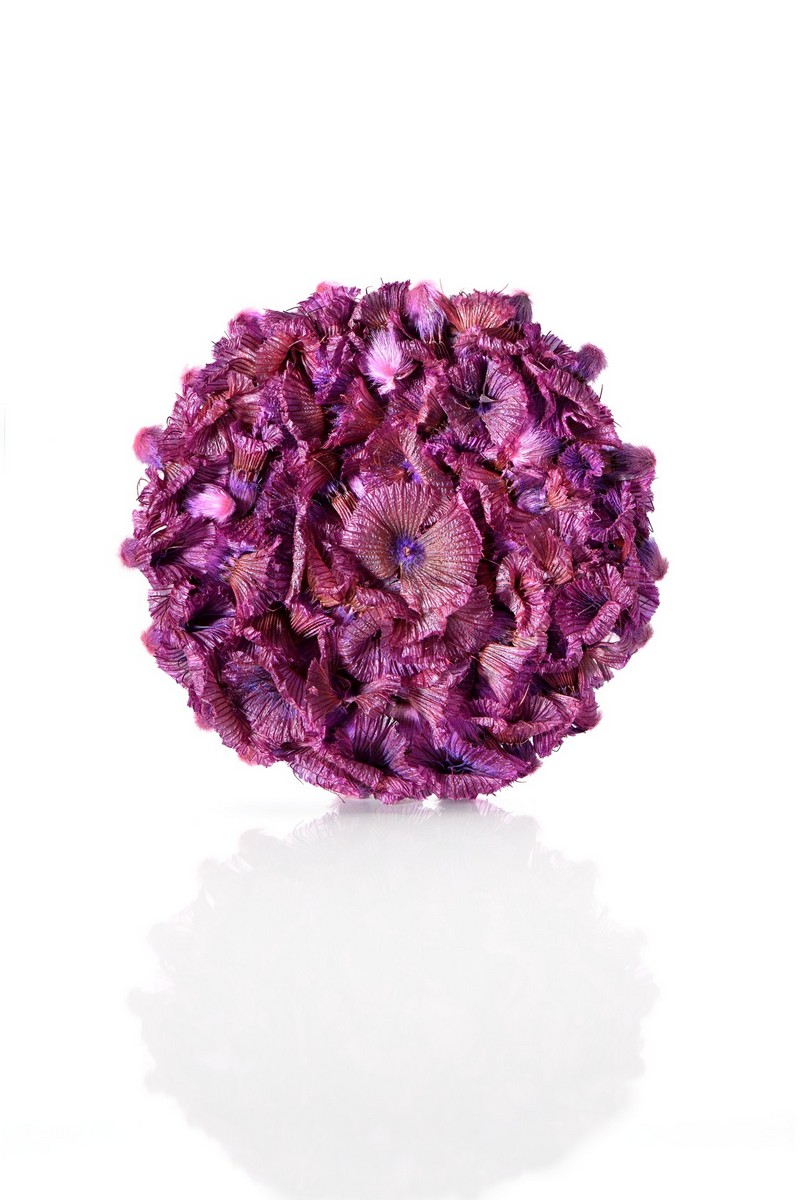 “Wild Flowers” di Sara Barbanti, spilla di colore viola