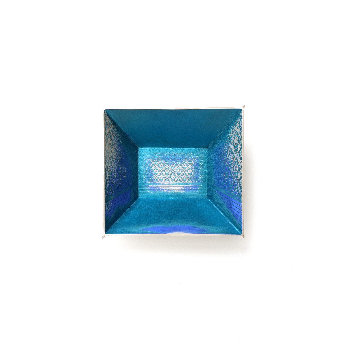 “Room blue” di Itto Mishima, spilla di colore blu