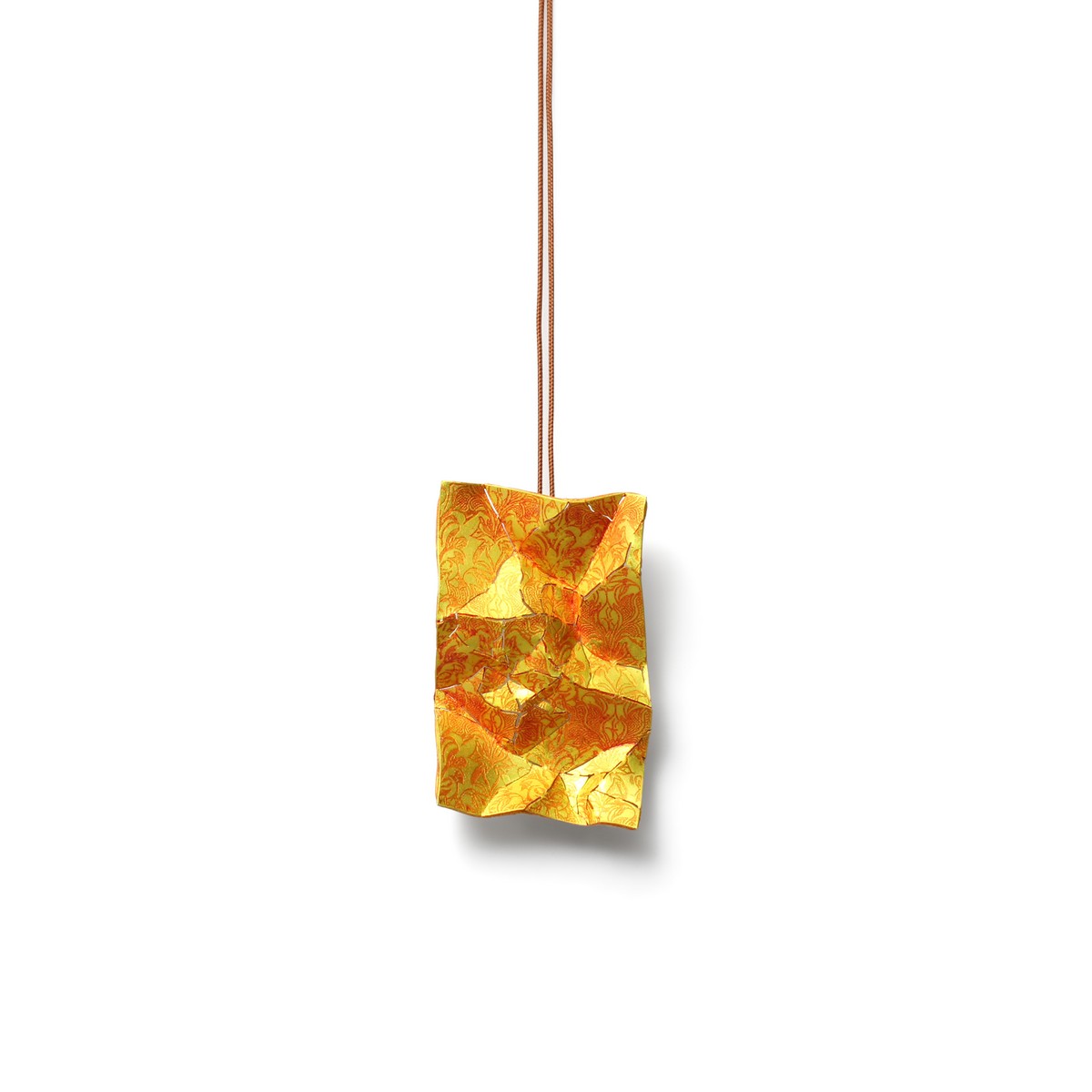 “Wallpaper Yellow” di Itto Mishima, pendente di colore giallo