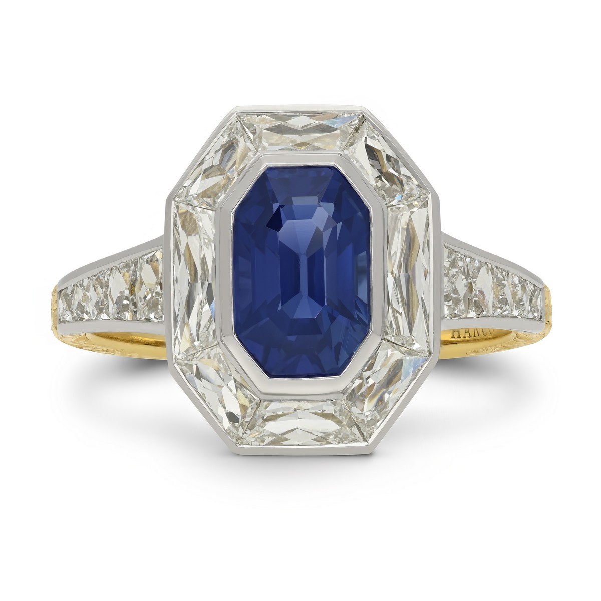 L’anello con zaffiro del Kashmir.