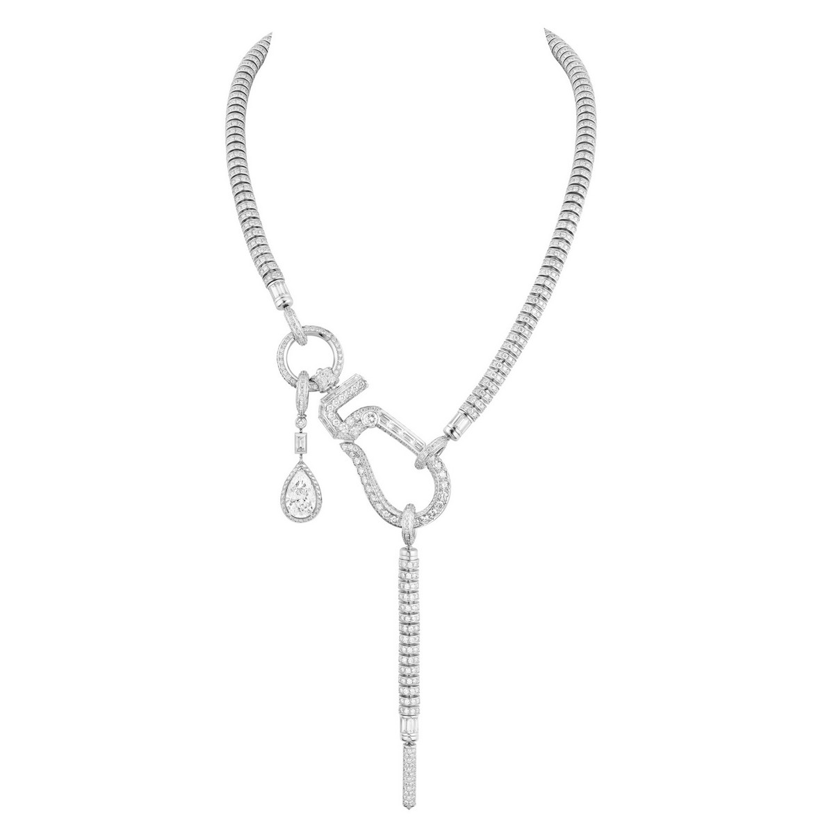 Collana Chanel della collezione “Haute Joaillerie Sport”, con diamante a goccia