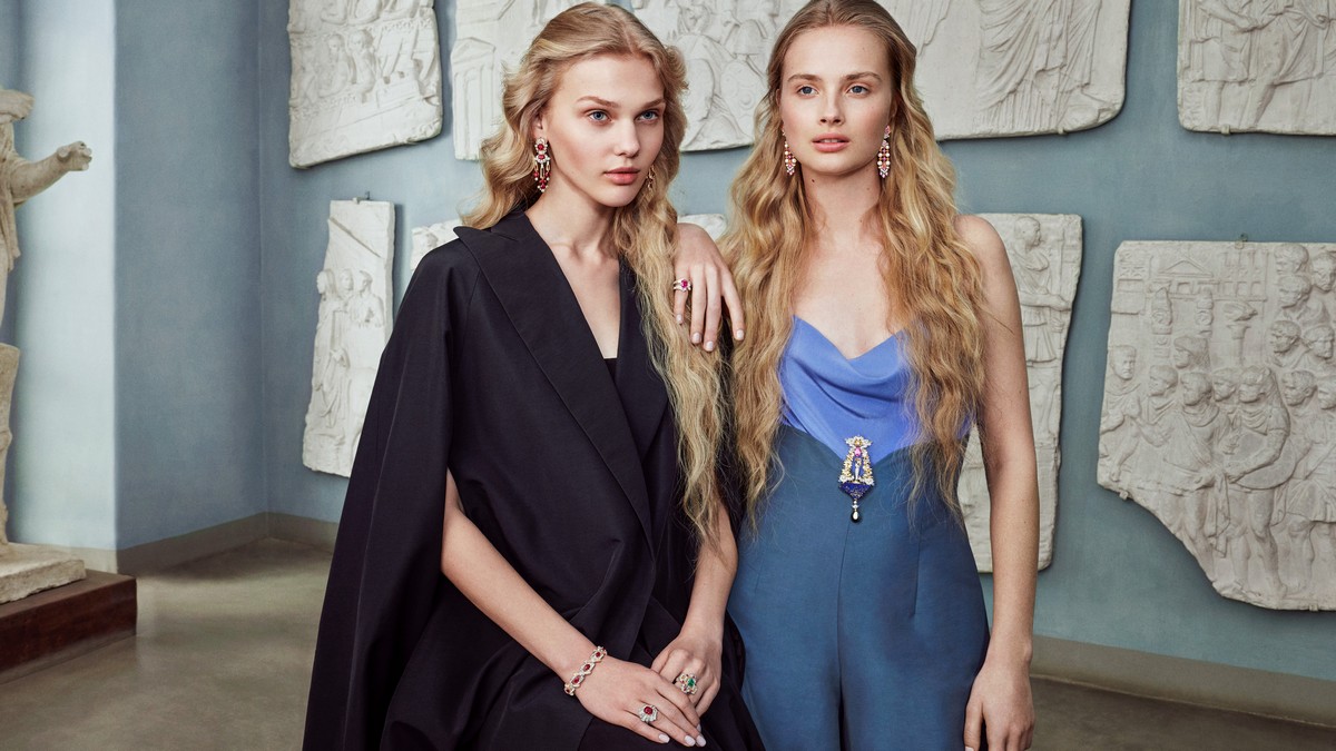 Gioielli della collezione Grand Tour di Van Cleef & Arpels indossati