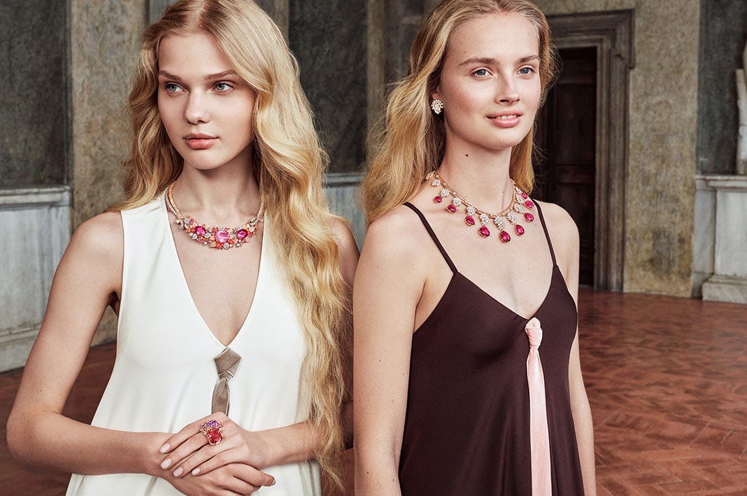 grand-tour-van-cleef-arpels-HOME Gioielli della collezione Grand Tour di Van Cleef & Arpels indossati