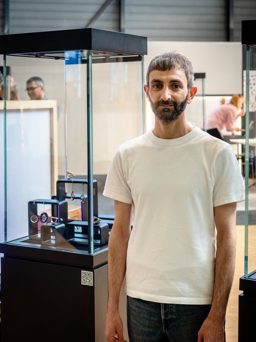 Shavarsh Hakobian in esposizione alla fiera GemGenève