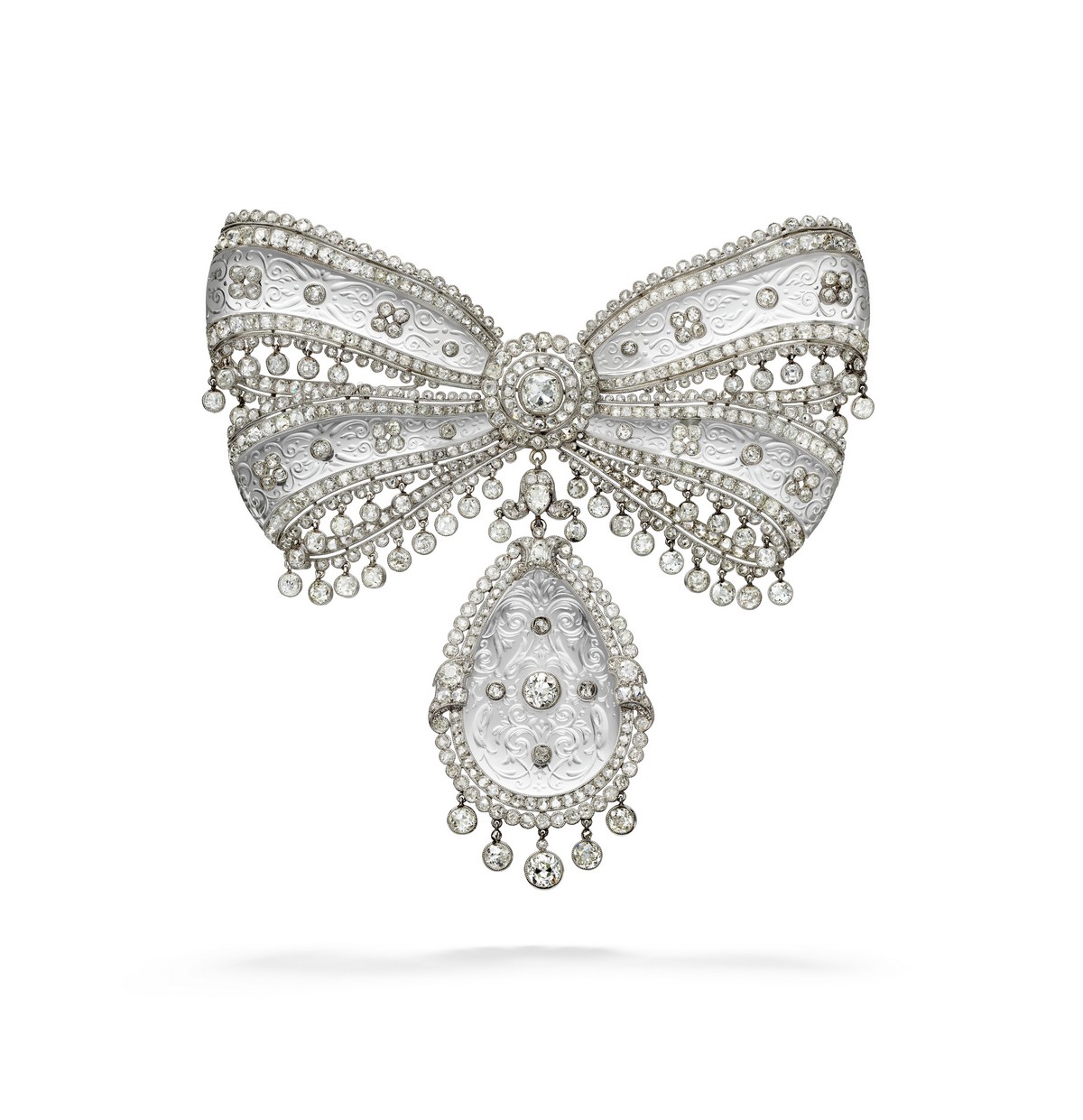 Spilla a fiocco Cartier Paris del 1913, in platino, con cristalli intagliati e diamanti