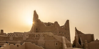 La prima asta Sotheby’s in Arabia Saudita ha offerto splendidi gioielli e alcune sorprendenti rarità : La prima asta di Sotheby’s in Arabia Saudita