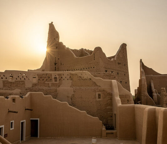 La prima asta Sotheby’s in Arabia Saudita ha offerto splendidi gioielli e alcune sorprendenti rarità : La prima asta di Sotheby’s in Arabia Saudita